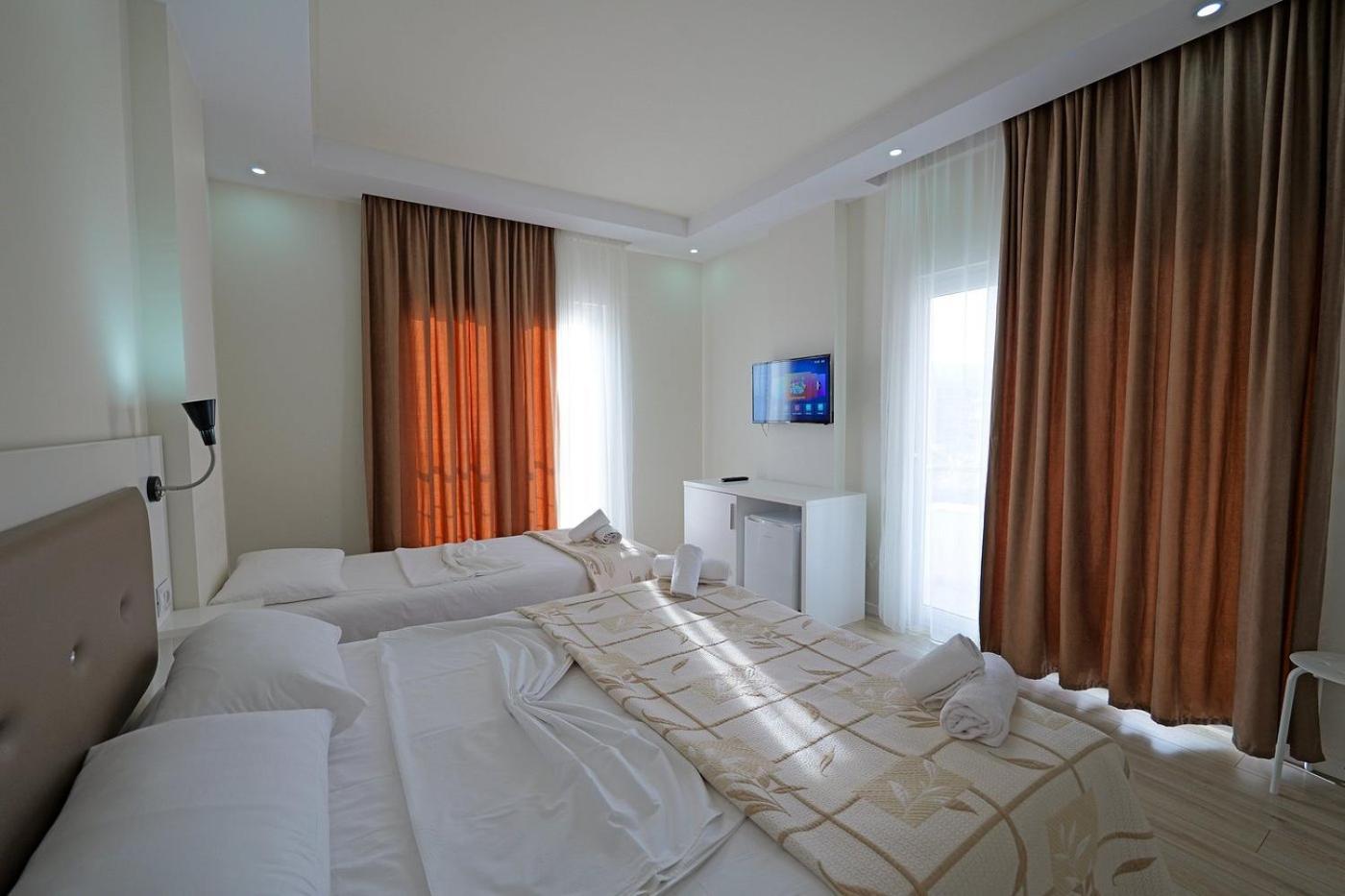 Helia Seaside Hotel Sarandë エクステリア 写真