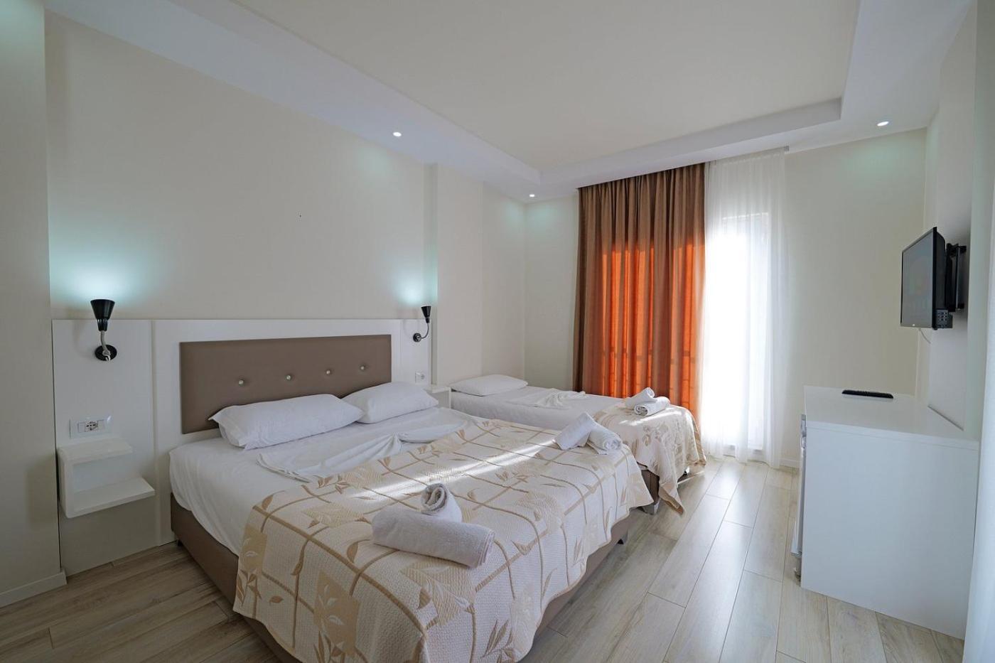 Helia Seaside Hotel Sarandë エクステリア 写真