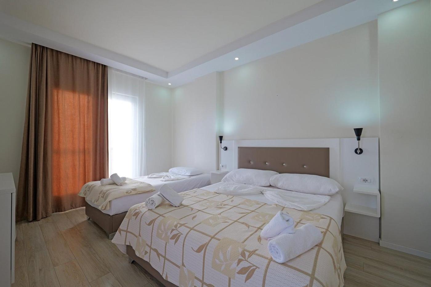 Helia Seaside Hotel Sarandë エクステリア 写真