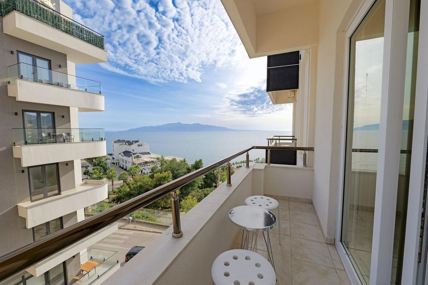 Helia Seaside Hotel Sarandë エクステリア 写真