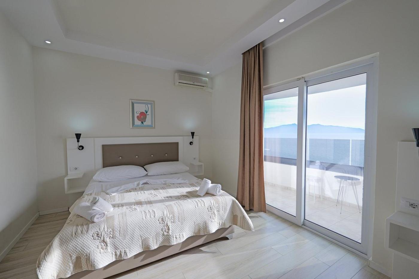 Helia Seaside Hotel Sarandë エクステリア 写真