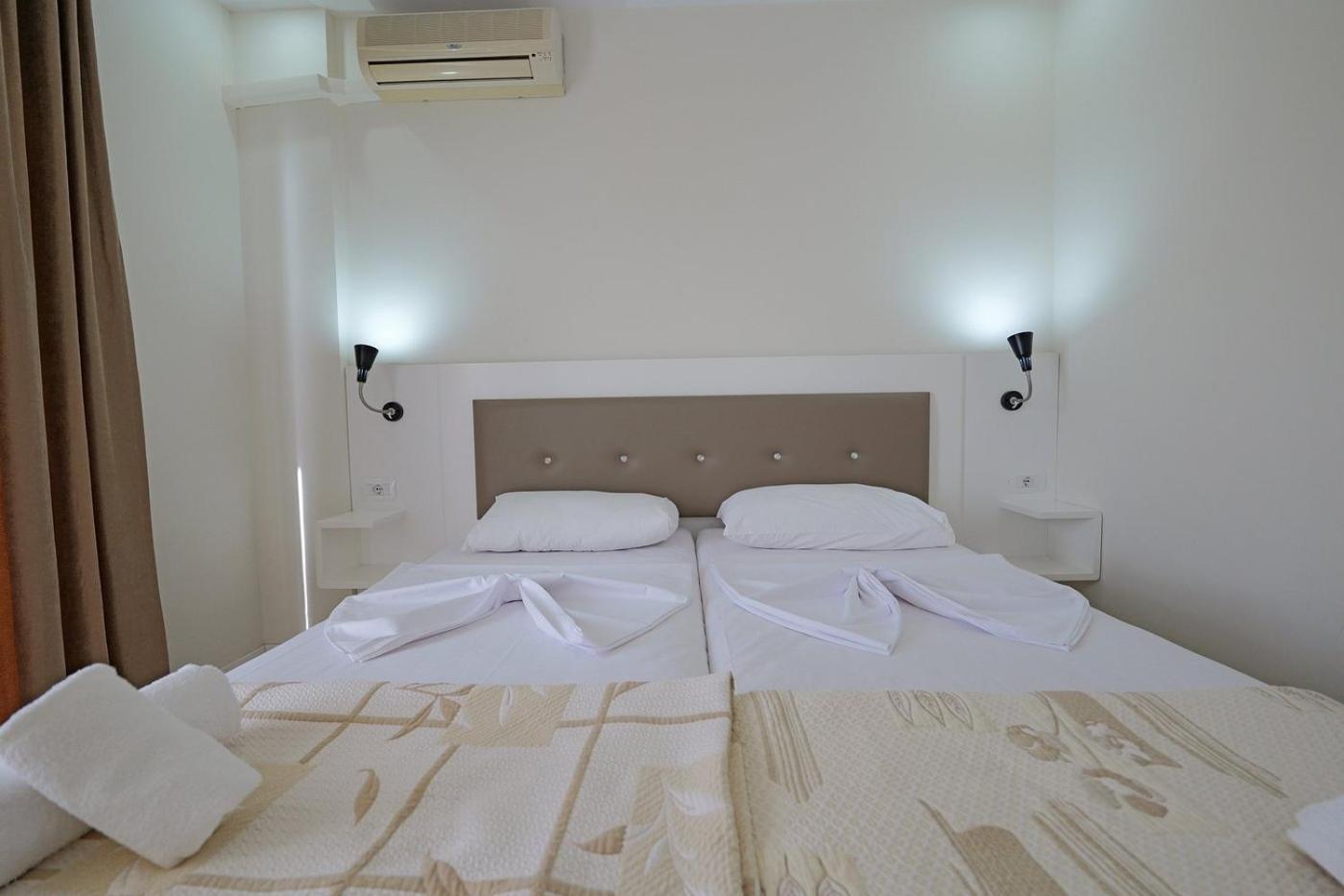 Helia Seaside Hotel Sarandë エクステリア 写真