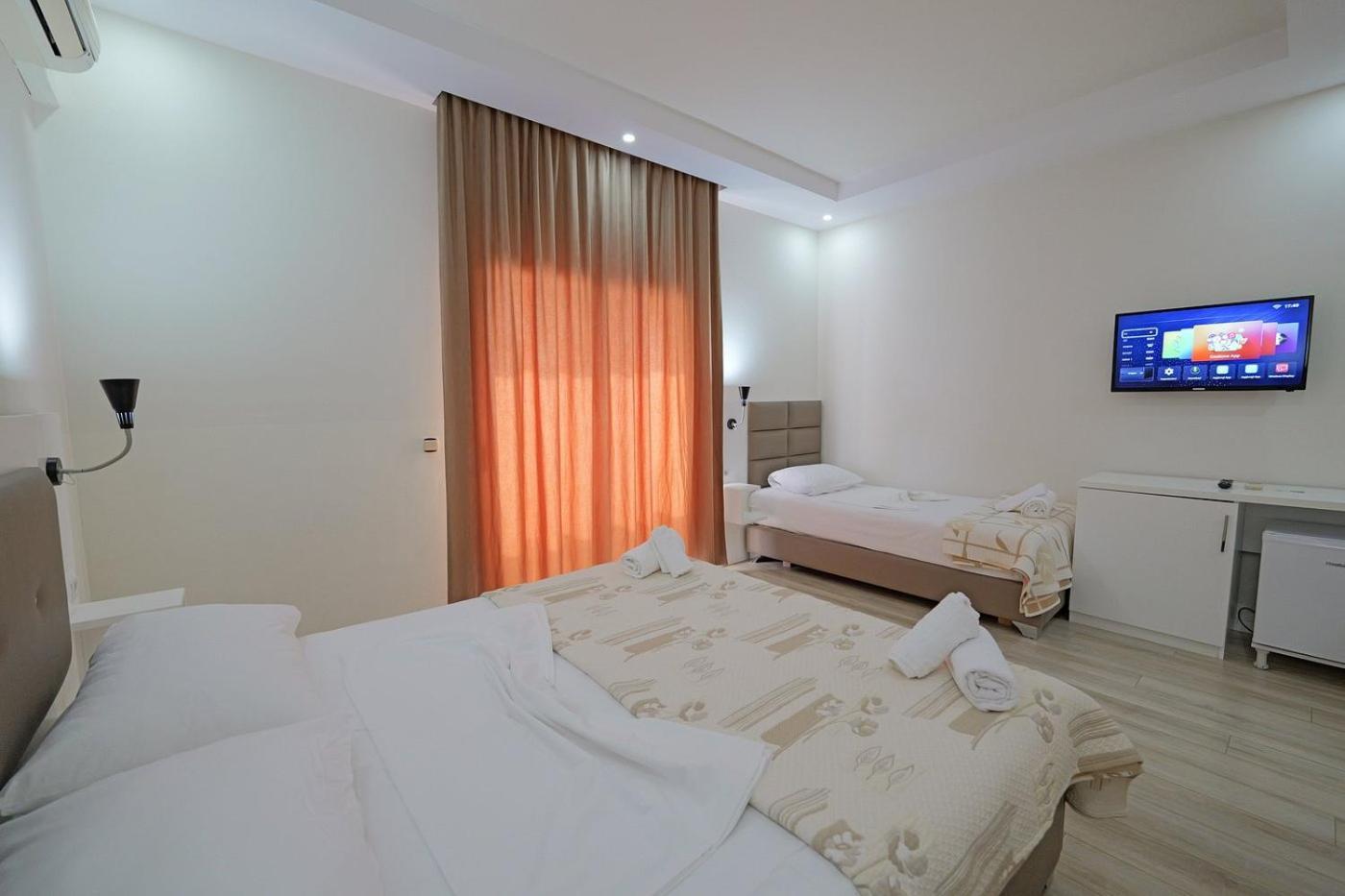 Helia Seaside Hotel Sarandë エクステリア 写真