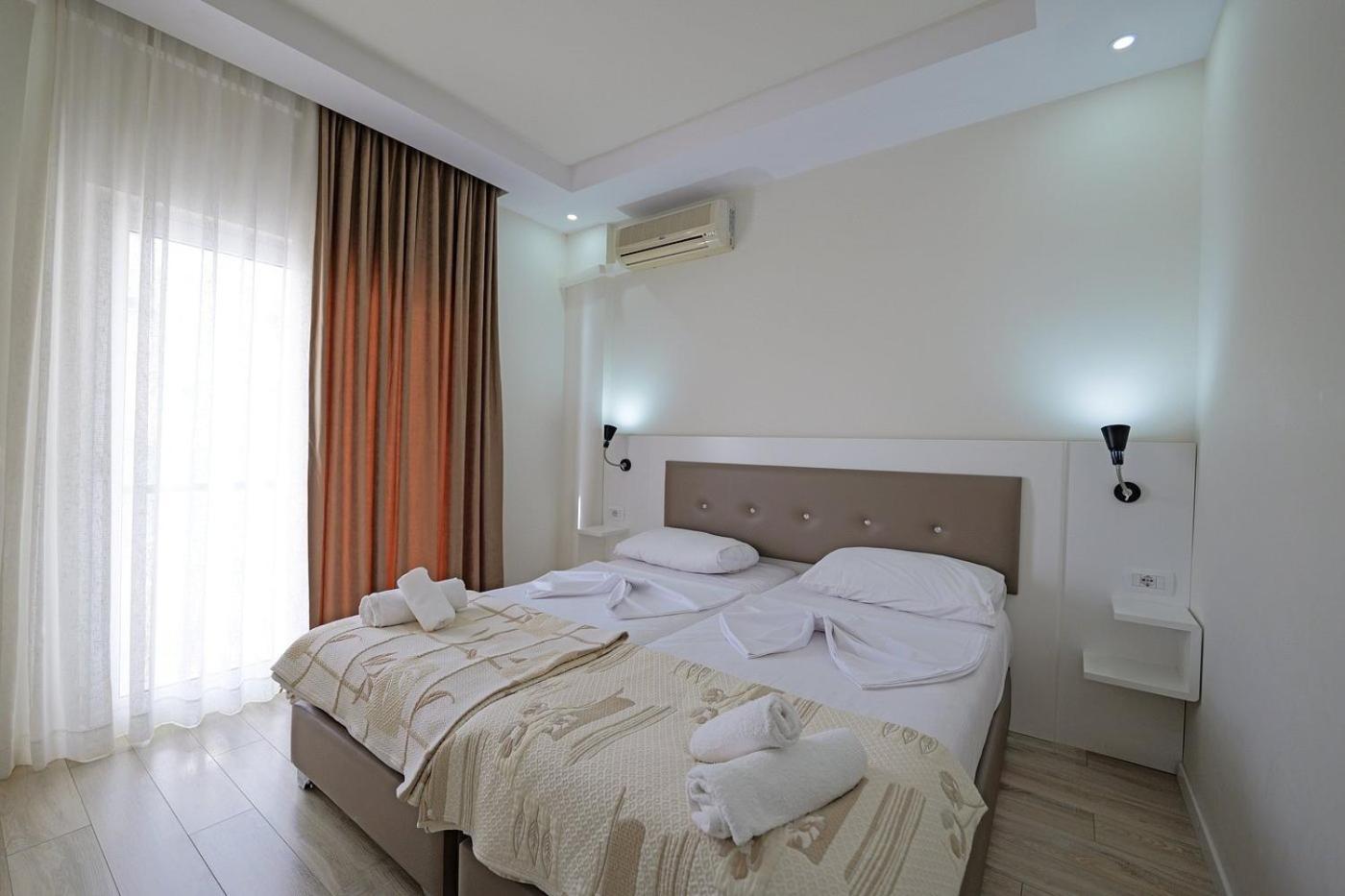 Helia Seaside Hotel Sarandë エクステリア 写真