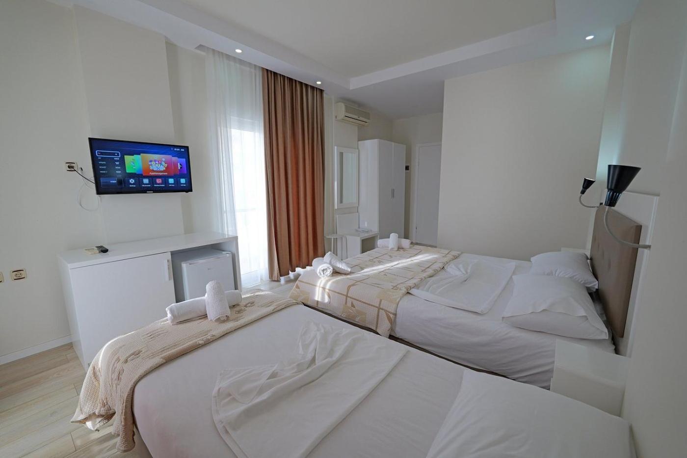Helia Seaside Hotel Sarandë エクステリア 写真