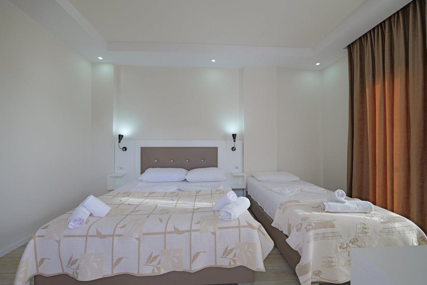 Helia Seaside Hotel Sarandë エクステリア 写真