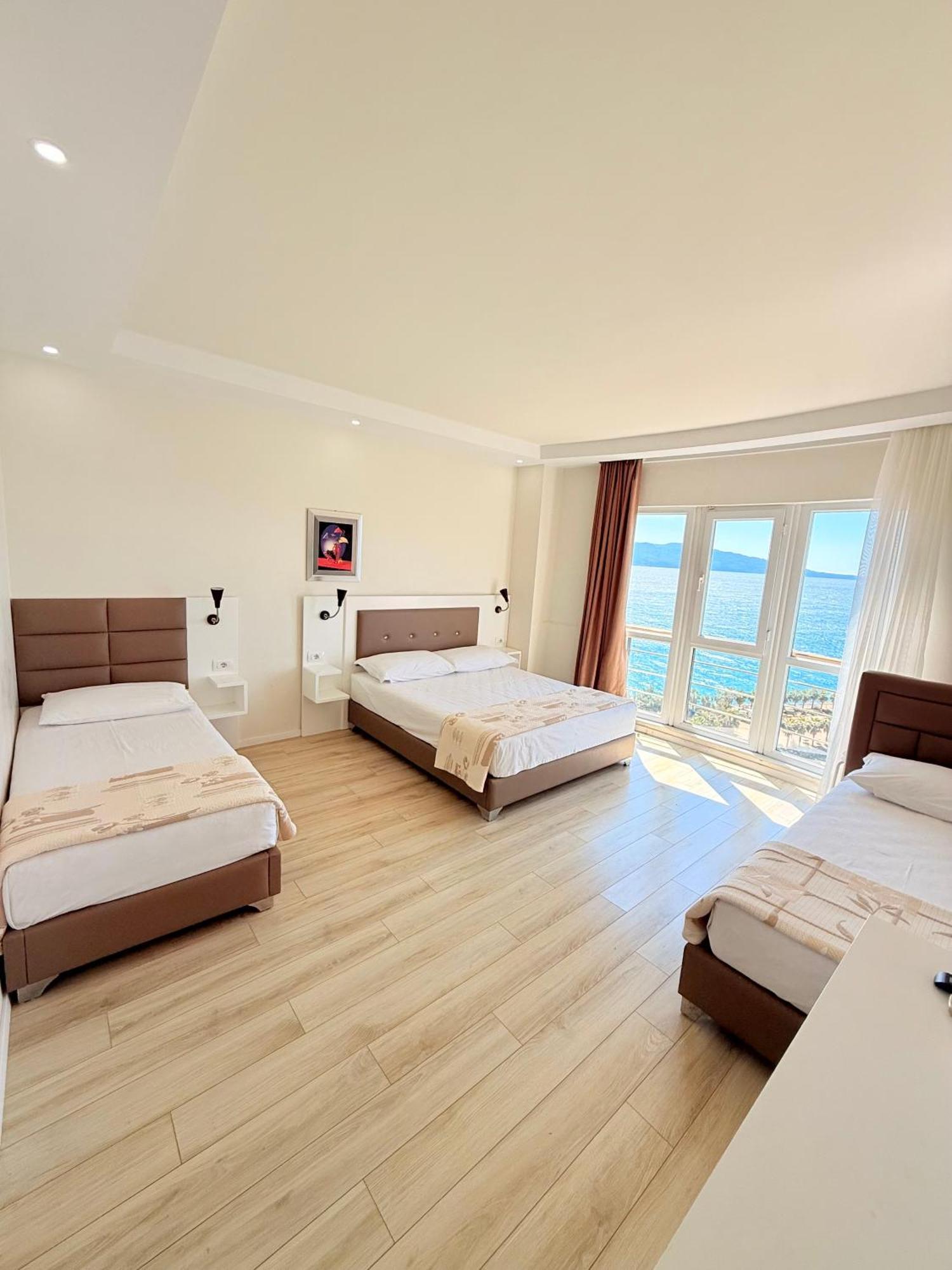 Helia Seaside Hotel Sarandë エクステリア 写真