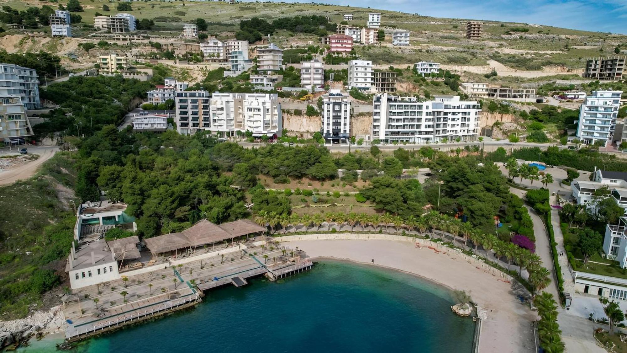Helia Seaside Hotel Sarandë エクステリア 写真
