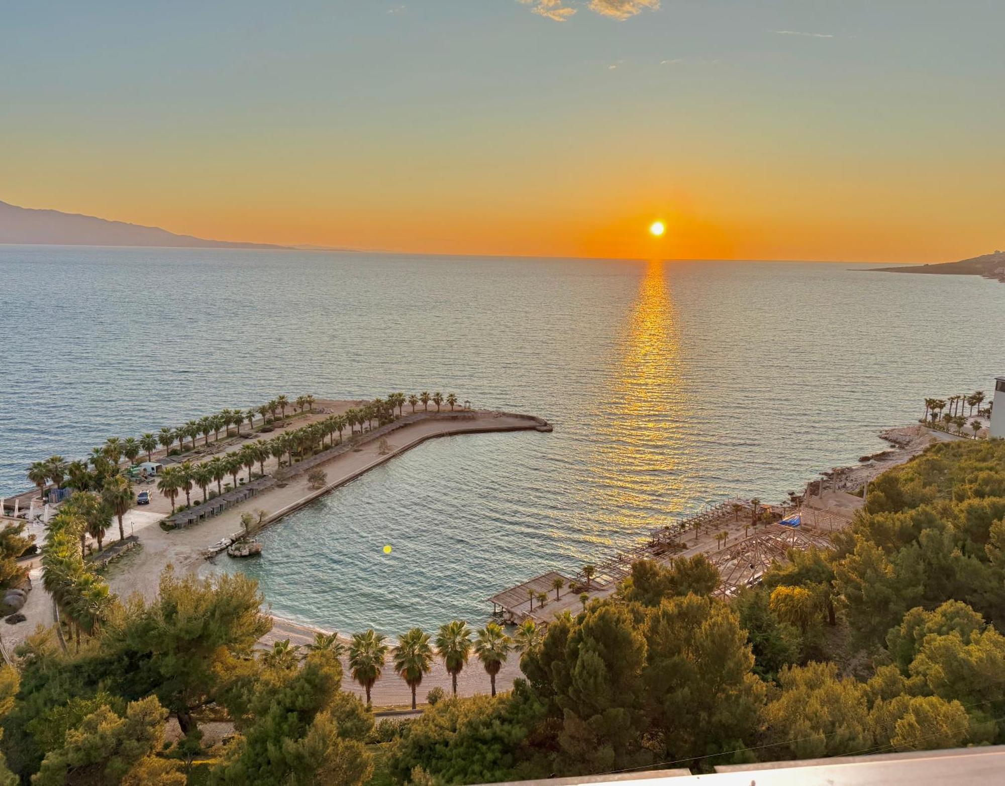 Helia Seaside Hotel Sarandë エクステリア 写真