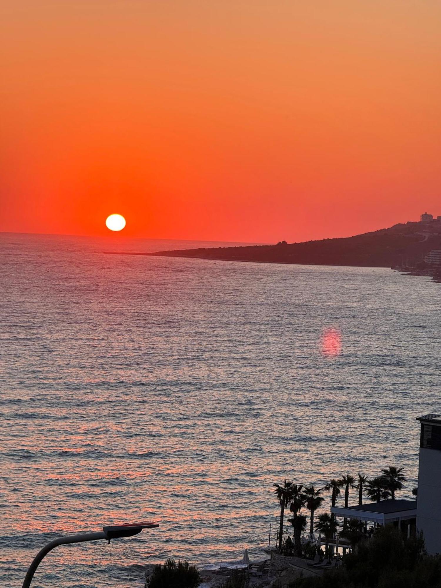 Helia Seaside Hotel Sarandë エクステリア 写真