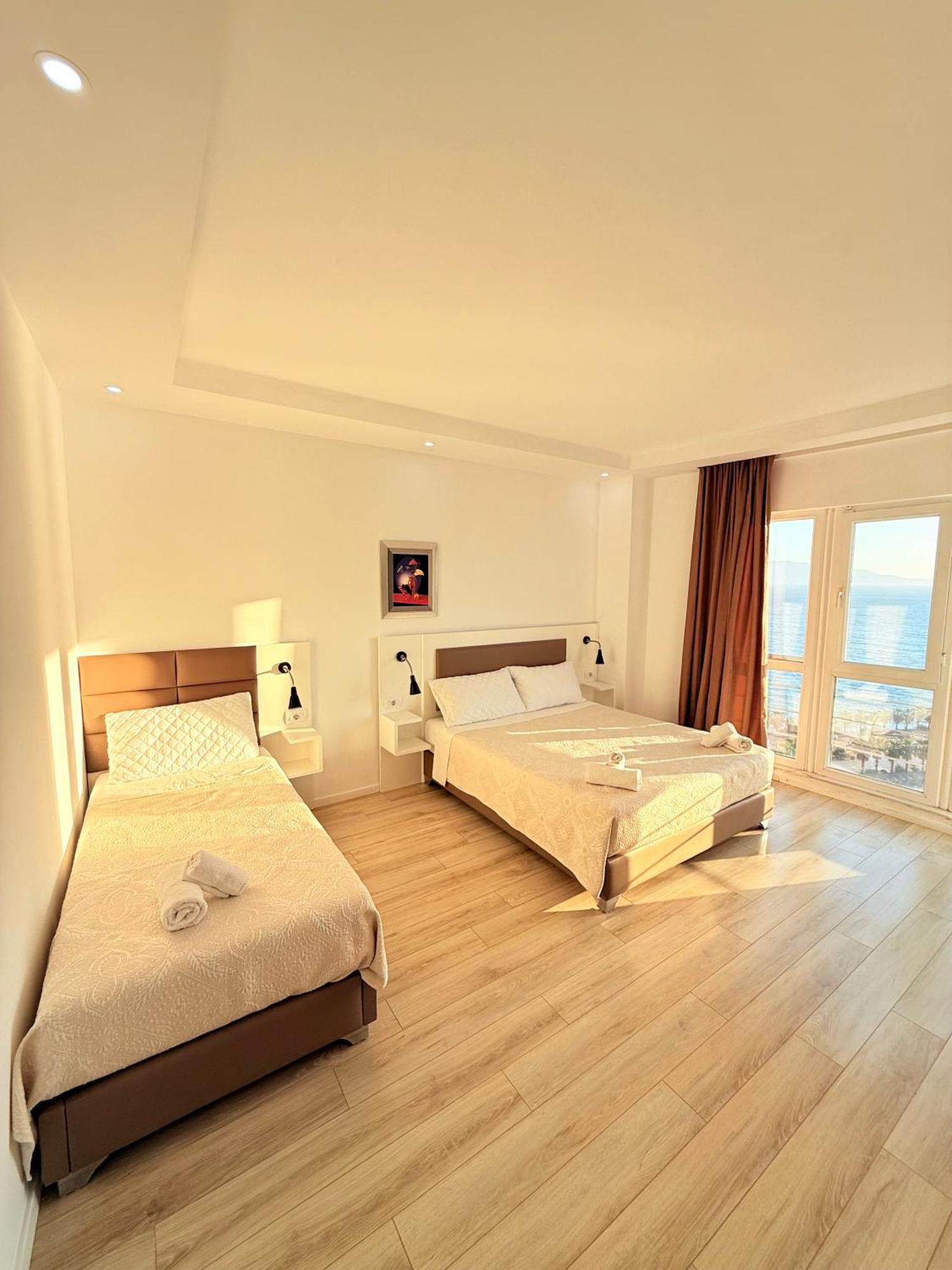 Helia Seaside Hotel Sarandë エクステリア 写真