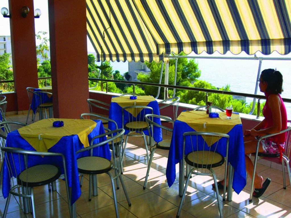 Helia Seaside Hotel Sarandë エクステリア 写真