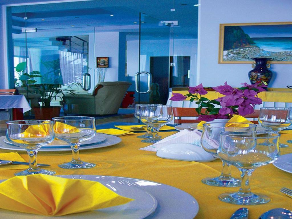 Helia Seaside Hotel Sarandë エクステリア 写真